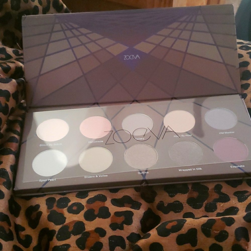 Zoeva Entaupe eyeshadow pallet